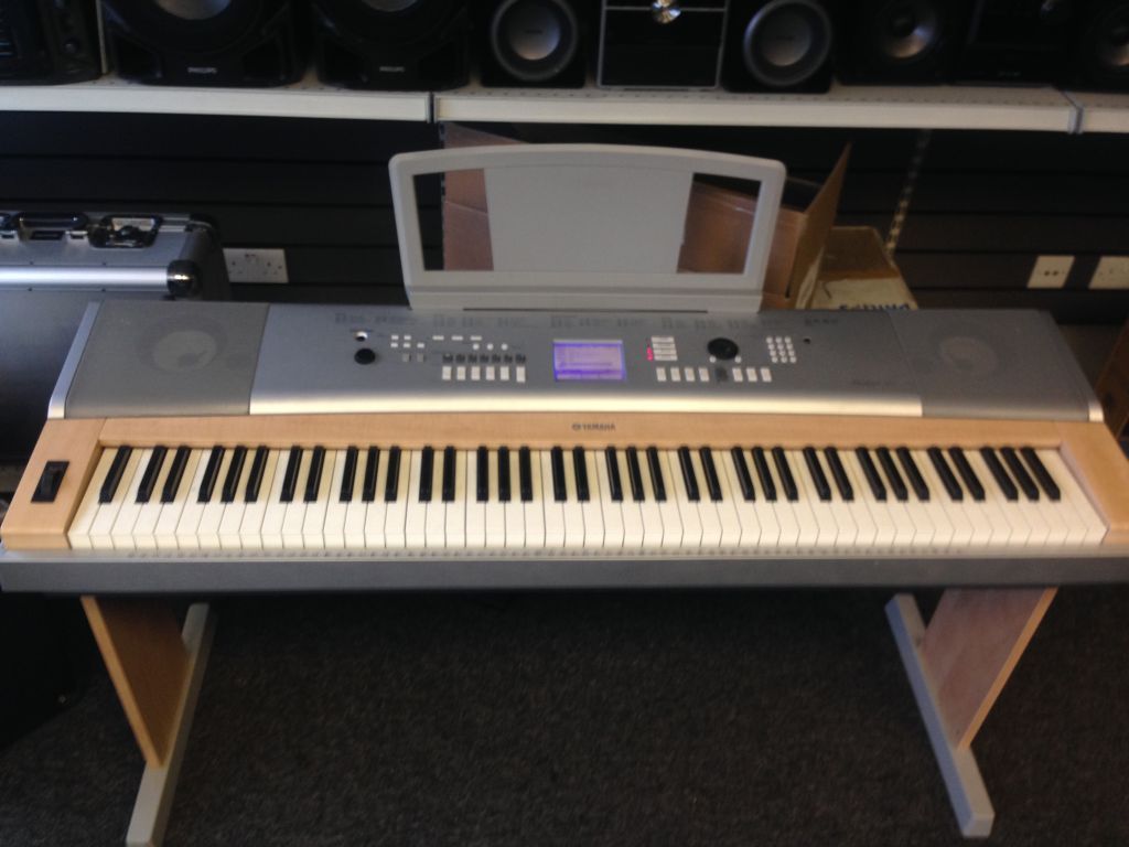 YAMAHA DGX620 QUALITY 88 KEY WEIGHTED PORTABLE GRAND ELECTRIC PIANO KEYBOARD eBay