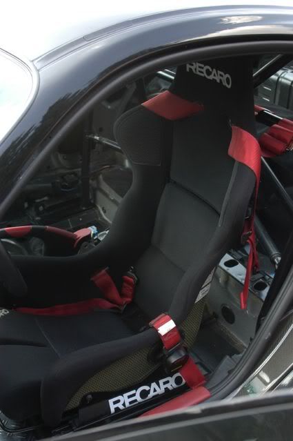 http://i281.photobucket.com/albums/kk211/jdmboi_photo/RECARO_seat_in_Gemballa_GTR_600_Evo.jpg