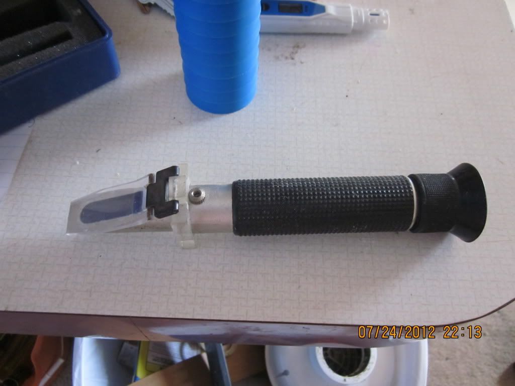 IMG 0759 - pumps and refractometer