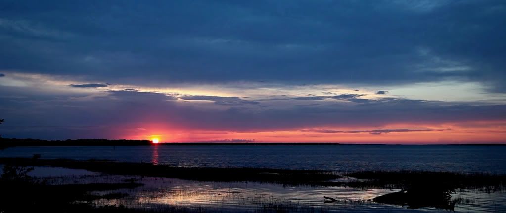 IMAGE: http://i281.photobucket.com/albums/kk218/sunhawk7/sunset.jpg