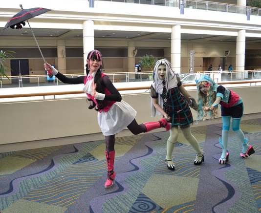So over the weekend my sisters and I showed off our Monster High cosplays 