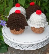 Chocolate & Vanilla cupcakes