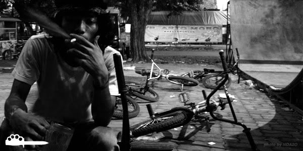 Ipang smonking cigar