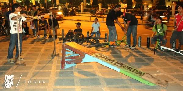Tlepok Sets the bunnyhop contest