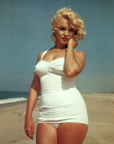 Marilyn-Monroe-oversized-postcar-1.jpg