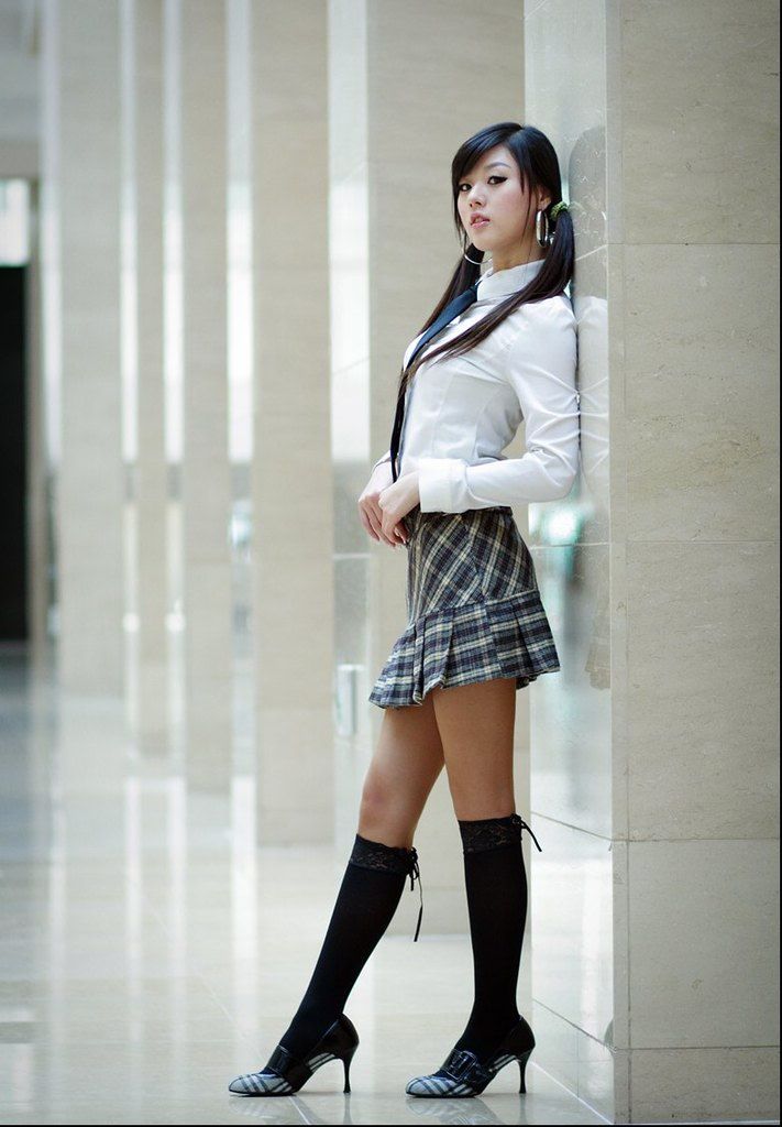 Asian Teen Photo Model - sexy high heel 