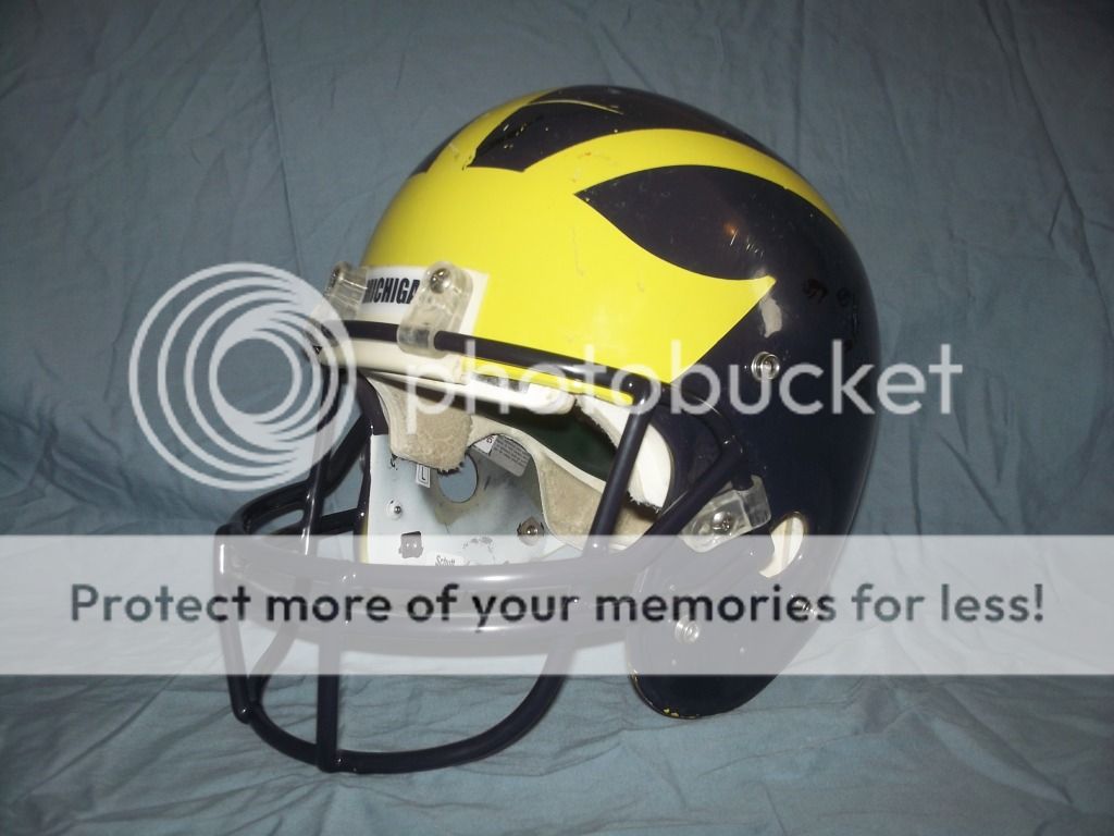   Wolverines Style Schutt Football Game Helmet   Bo/48 Sticker  