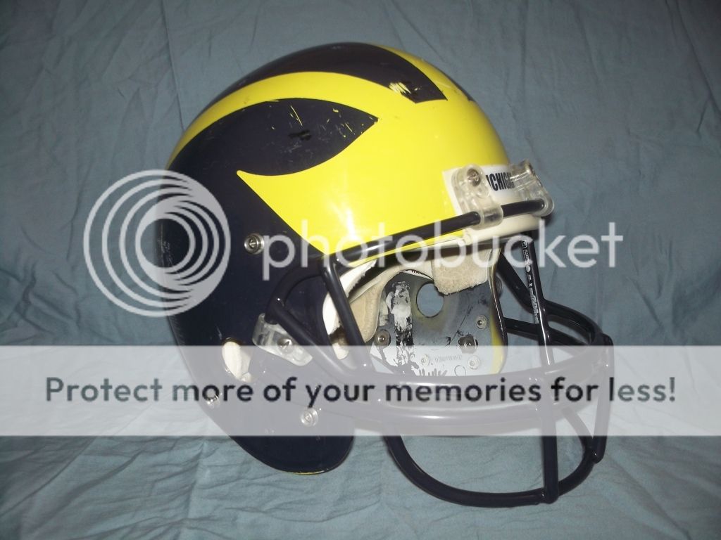   Wolverines Style Schutt Football Game Helmet   Bo/48 Sticker  